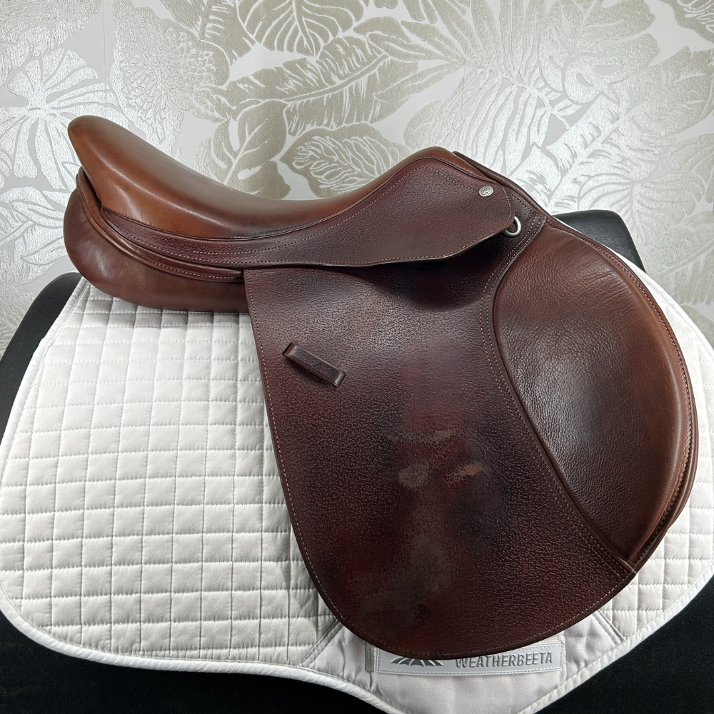 Image of used Intrepid Pro-Trainer Gold Deluxe jump saddle's far side.