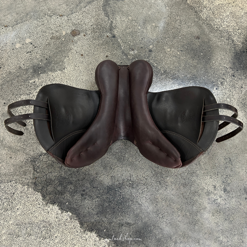 Image of 17.5" used Ryder Riviera Tropheé jump saddle's panels. 