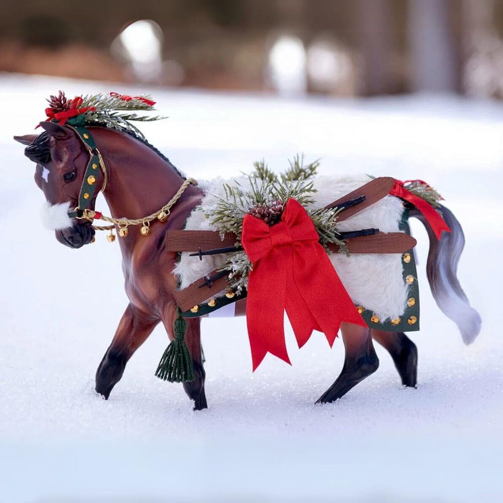 Breyer 2024 Holiday Horse Après Ski