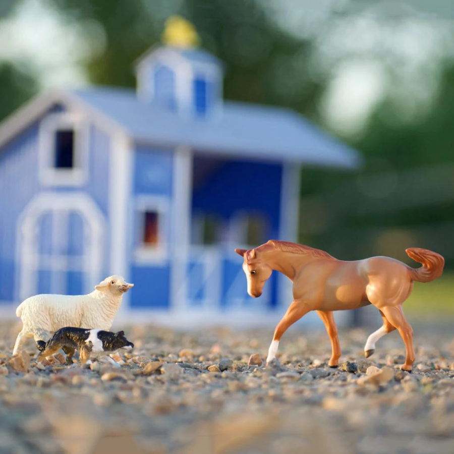 Breyer® Farms Home at the Barn Playset