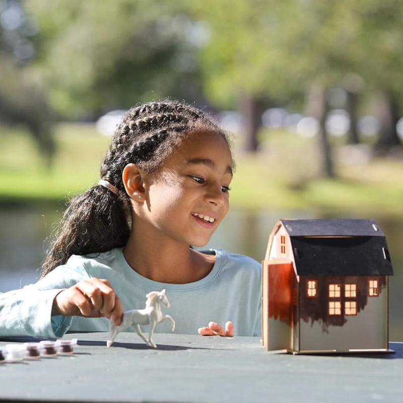 Breyer Stablemates Horse & Barn Paint and Play