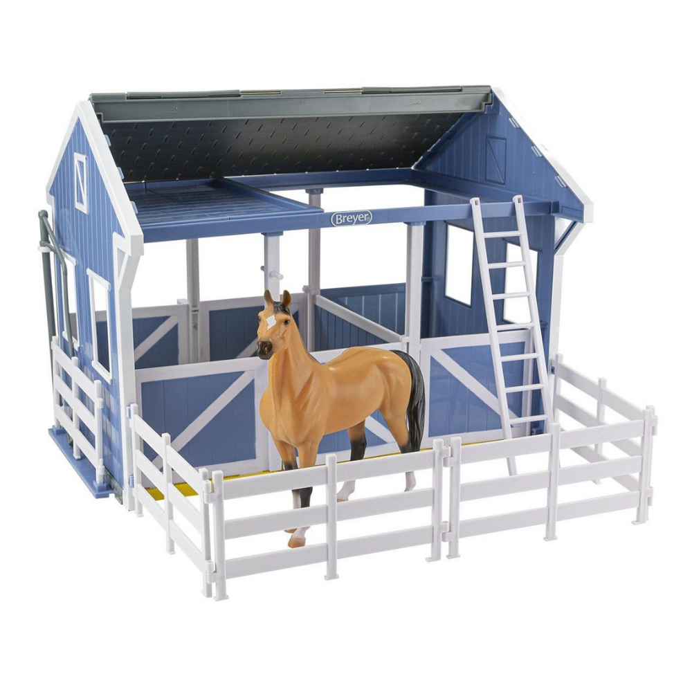 Breyer Deluxe Country Stable with Horse & Wash Stall