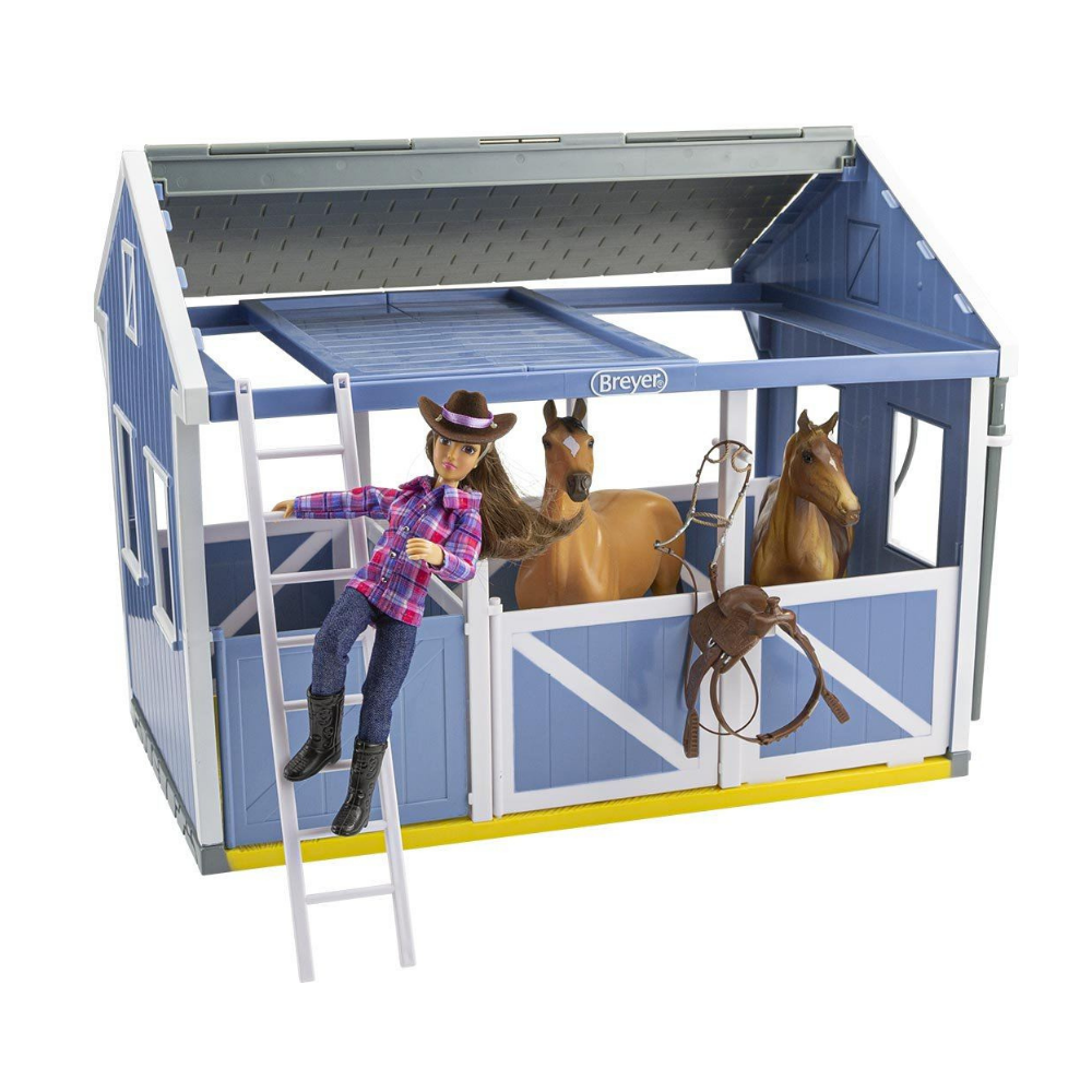 Breyer Deluxe Country Stable with Horse & Wash Stall